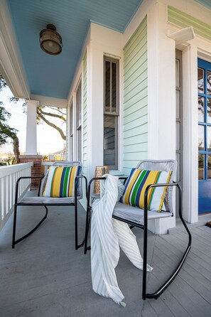 Terrace/patio - Charming Galveston Home Near Beach + Pier, Game Room, Sleeps 9 (Galveston)