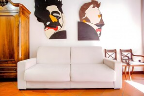 Smart-TV, Bücher, Musikbibliothek, Videothek