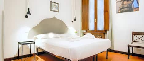 1 Schlafzimmer, Schreibtisch, Bügeleisen/Bügelbrett, Reisekinderbett