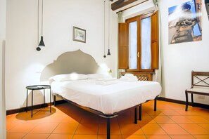 1 Schlafzimmer, Schreibtisch, Bügeleisen/Bügelbrett, Reisekinderbett