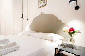 1 bedroom, desk, iron/ironing board, travel cot - Elegantis.it Eat Pray and Love in Rome - Near Navona Square and Campo de' Fiori (Roma)