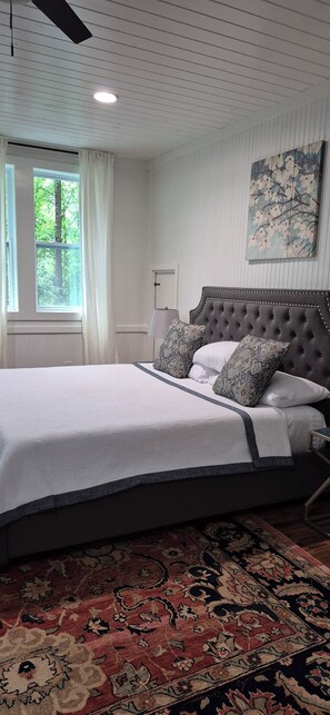3 bedrooms, in-room safe, iron/ironing board, WiFi