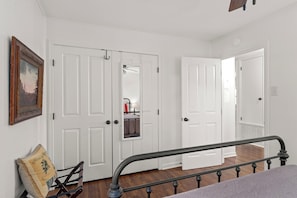 2 chambres, fer et planche à repasser, Wi-Fi gratuit, draps fournis