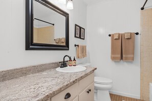 ヘアドライヤー、タオル、石鹸、シャンプー