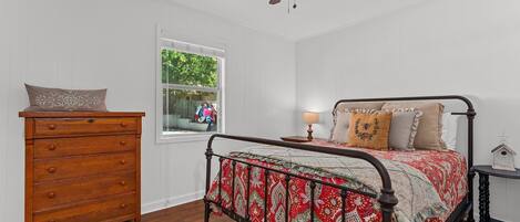 2 bedrooms, iron/ironing board, free WiFi, bed sheets