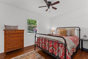 2 室のベッドルーム、アイロン / アイロン台、WiFi (無料)、ベッドシーツ