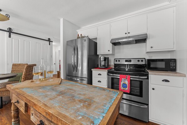 Fridge, microwave, oven, stovetop