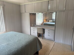 2 chambres, fer et planche à repasser, Wi-Fi, draps fournis