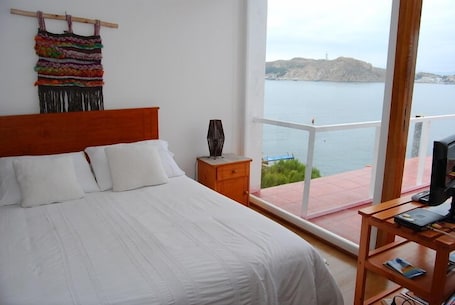 Espacio para trabajar con laptop y wifi gratis . Bahíasol Lodge Naútico