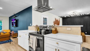 Fridge, microwave, oven, stovetop - LUX Backyard Oasis, Pool, OutdoorTV, Covered Patio, Loungers, Walk to Stadiums (Arlington)