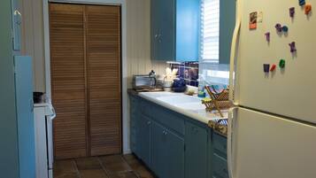 冰箱、烤箱、炉灶、厨具/餐具