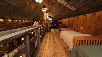 2 bedrooms, desk, free WiFi, bed sheets