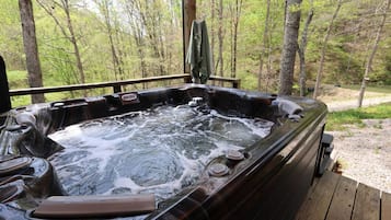 Tina de hidromasaje al aire libre