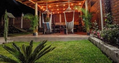 4-bedroom lodge in charming Baños de Agua Santa with WiFi, Garage, bbq.