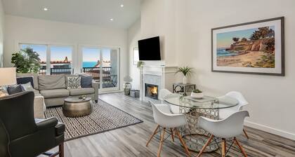 Updated Penthouse! Steps from the sand at Leadbetter Beach, pool, spa, BBQ and more!