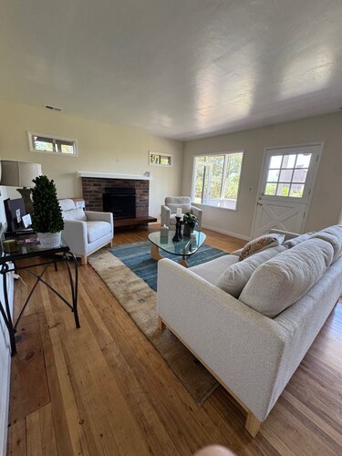 Peaceful 3BR Lavender Farmhouse Retreat