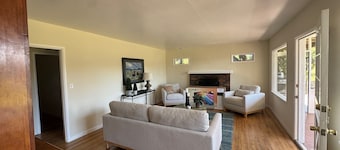 Peaceful 3BR Lavender Farmhouse Retreat