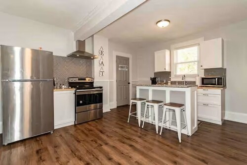 Cozy 2-Bedroom, 2 Bathroom Getaway