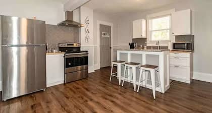 Cozy 2-Bedroom, 2 Bathroom Getaway