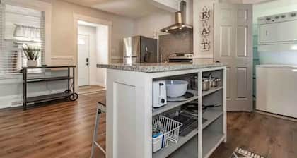 Cozy 2-Bedroom, 2 Bathroom Getaway