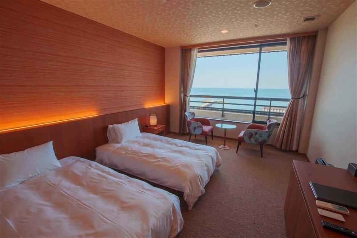 Basic Room | Down comforters, free WiFi, bed sheets