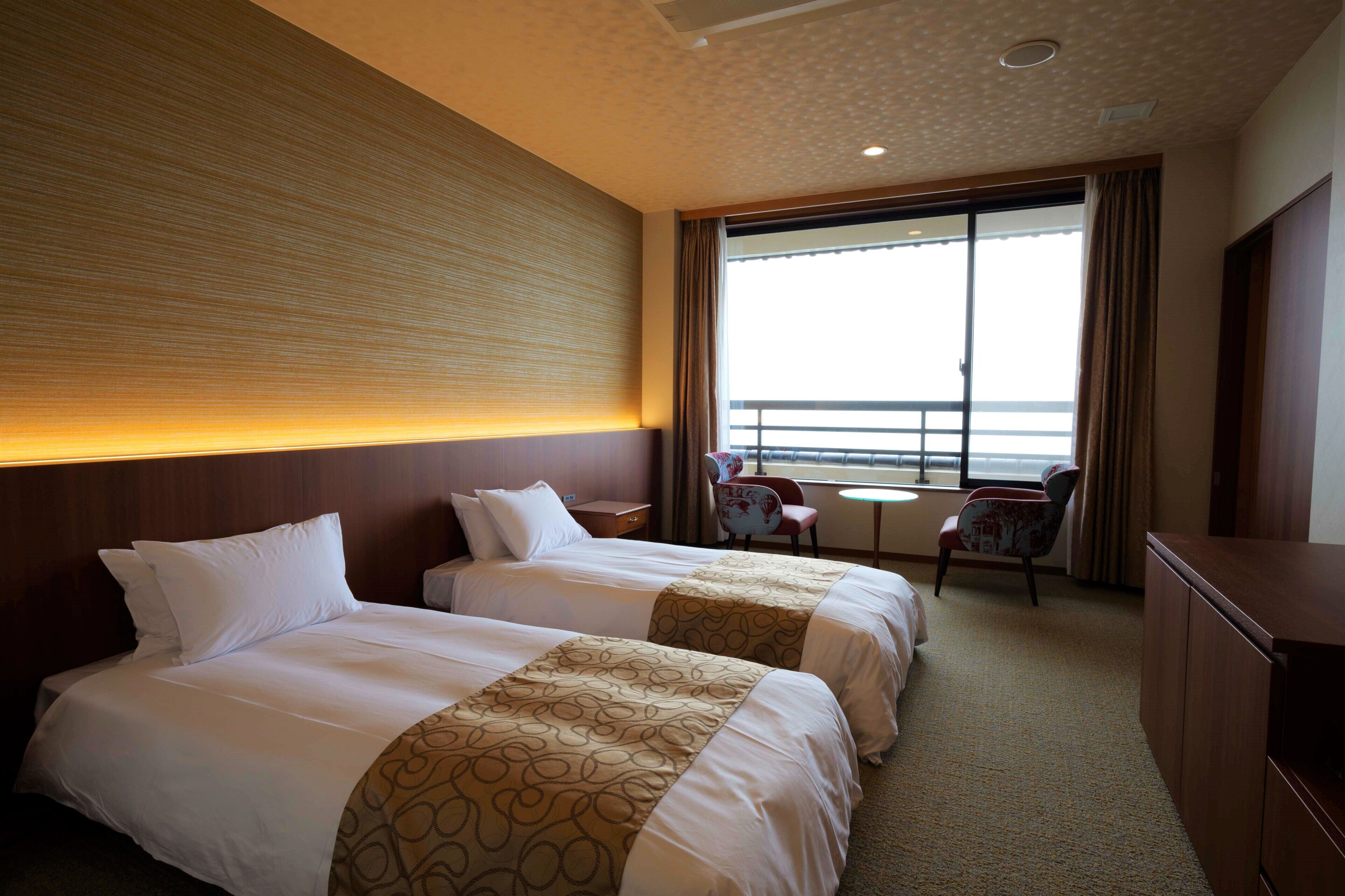 Down duvets, free WiFi, bed sheets