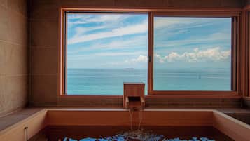 Deluxe Twin Room, Non Smoking, Ocean View | Bathroom