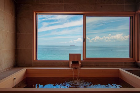 Deluxe Twin Room, Non Smoking, Ocean View | Bathroom. SENSHIN WAHO
