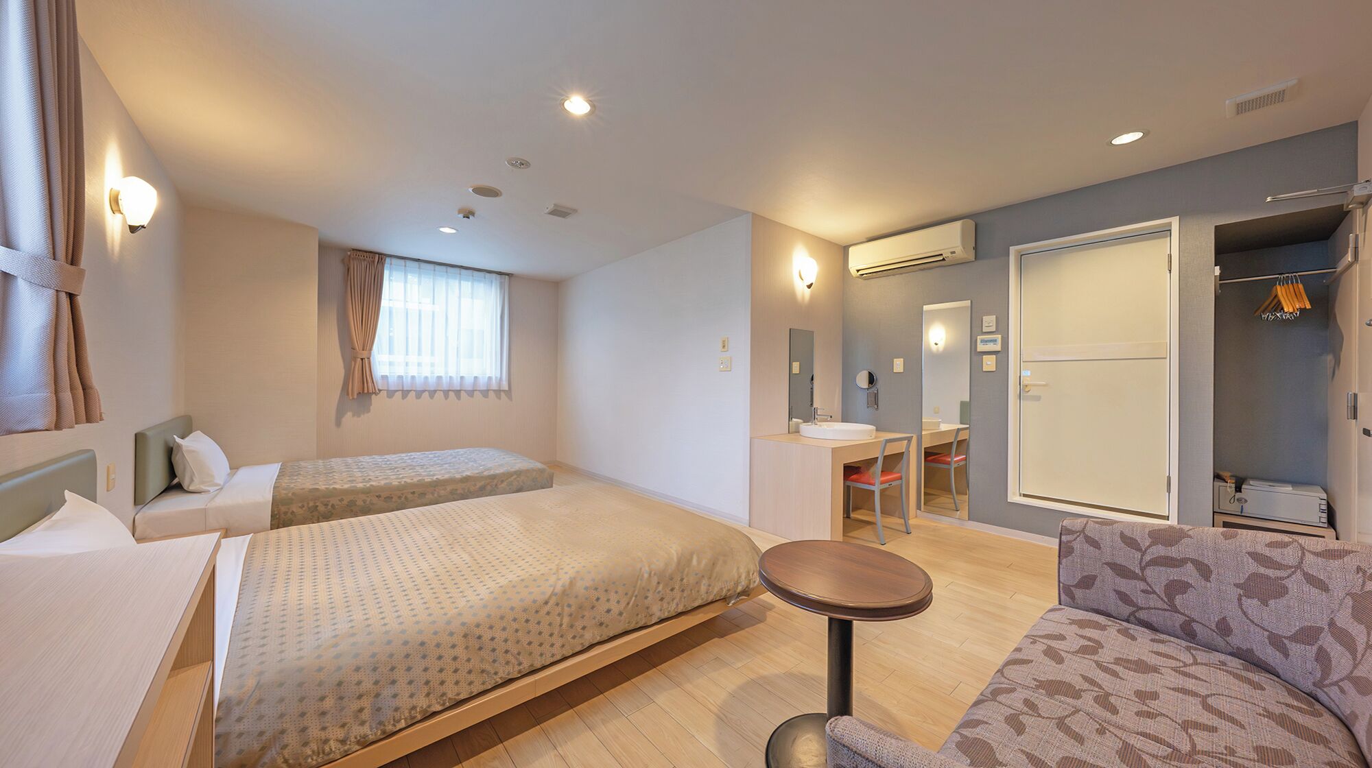 واي فاي مجانًا وملاءات أسرّة