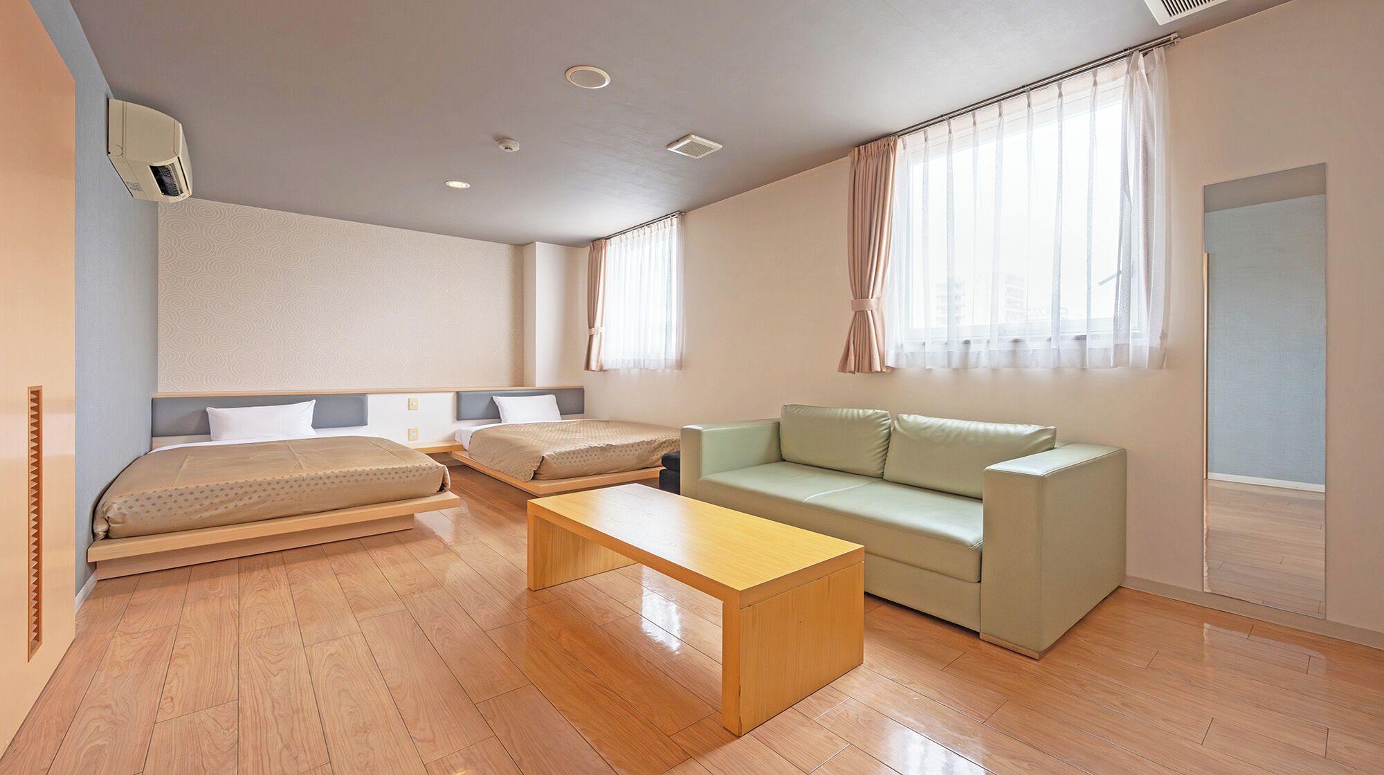 واي فاي مجانًا وملاءات أسرّة