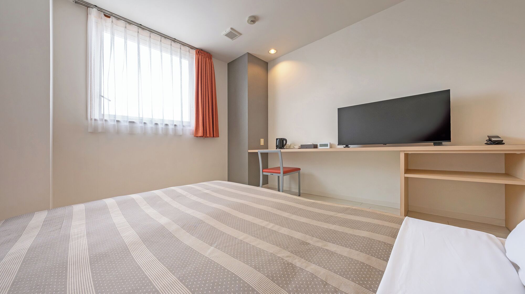 واي فاي مجانًا وملاءات أسرّة