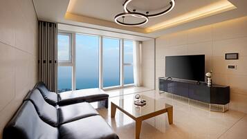Ocean Deluxe Suite | Beach/ocean view