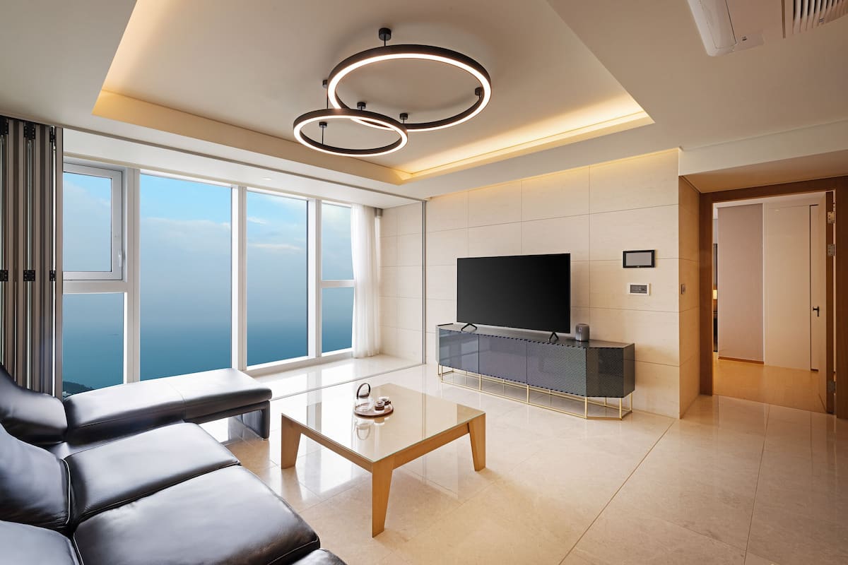 Ocean Deluxe Suite | 3 bedrooms, premium bedding, down comforters, in-room safe