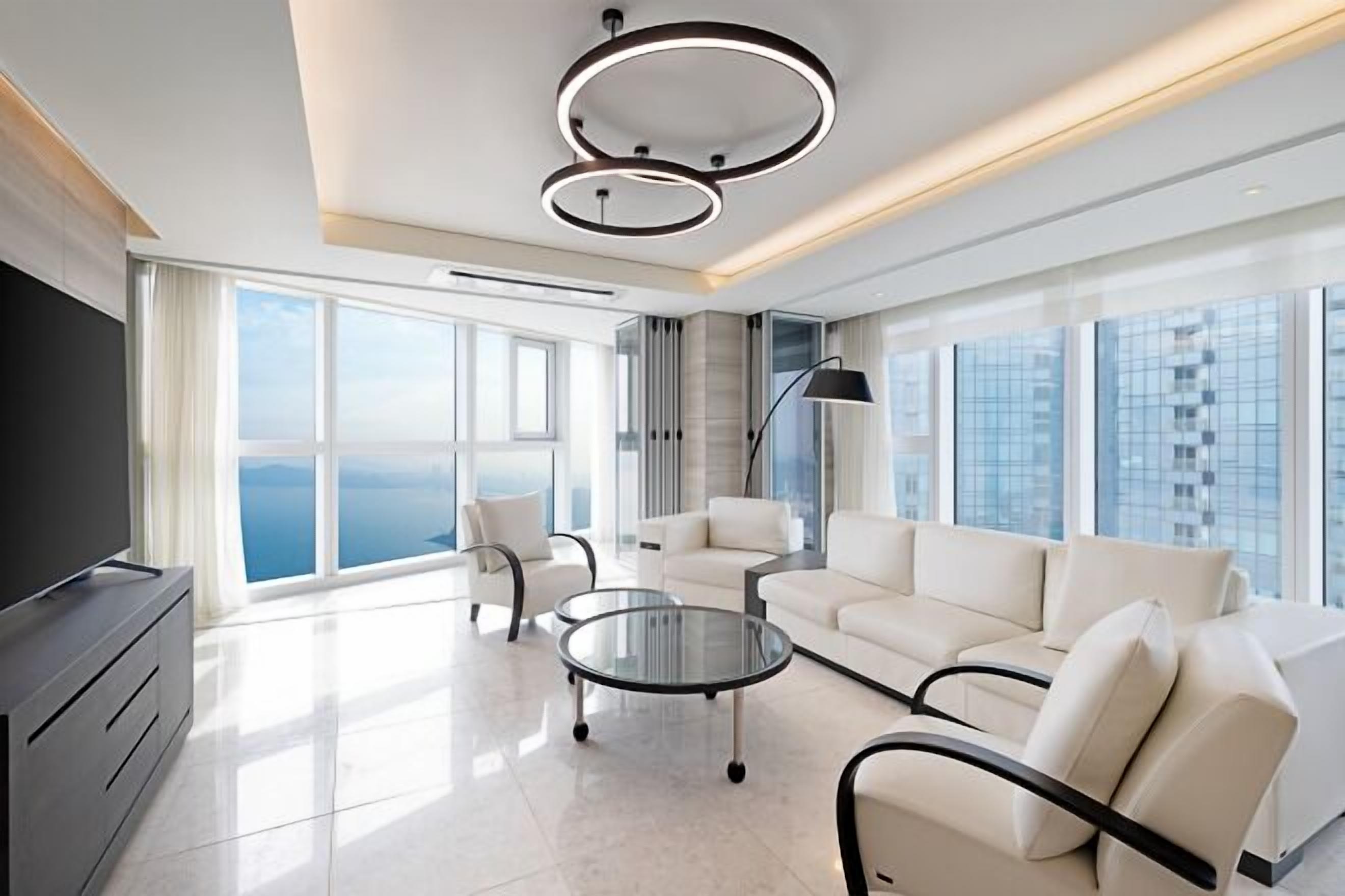 Khu phòng khách | Smart TV 70-inch có truyền hình cáp 