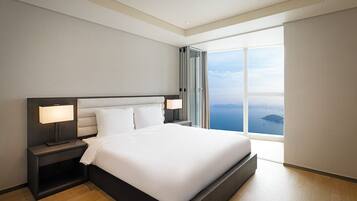 Suite ejecutiva, vista al océano | Ropa de cama de alta calidad y edredón