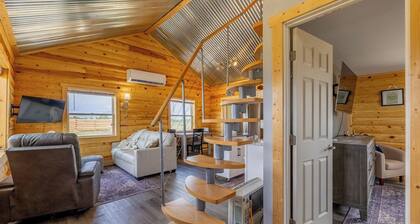 Dark Sky Retreat- 2 Cabin Retreat, Pet Friendly, Panoramic Mountain Views!