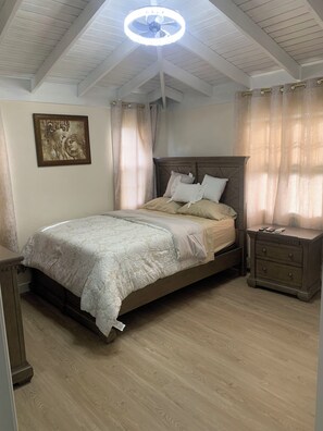 3 chambres, fer et planche à repasser, Wi-Fi, draps fournis