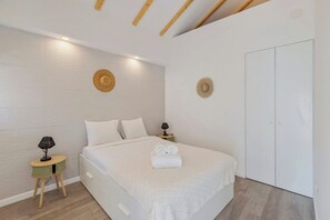 1 slaapkamer, een strijkplank/strijkijzer, reisbedje, wifi