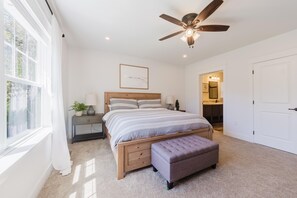 4 bedrooms, iron/ironing board, free WiFi, bed sheets
