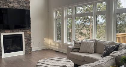 Modern Muskoka Cottage with Lake Views