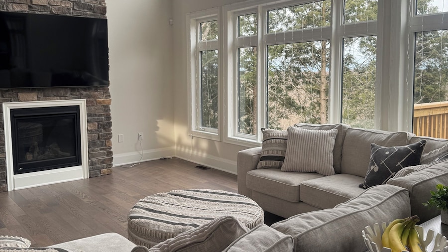 Modern Muskoka Cottage with Lake Views