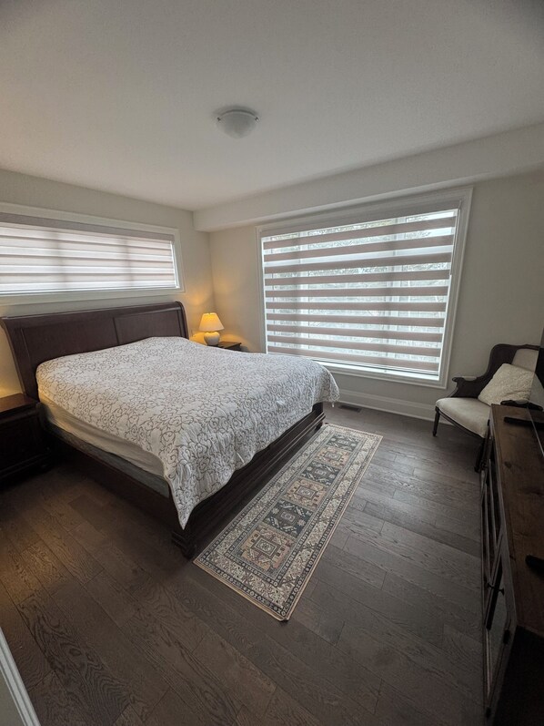 Room - Modern Muskoka Cottage with Lake Views (Lake of Bays)
