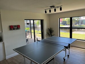 Games room - On canal, boat friendly, and heated saltwater pool. (Fort Myers)