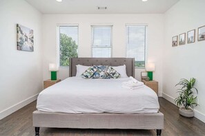 4 bedrooms, iron/ironing board, travel cot, free WiFi - Verde Heights-Mins to East Nashville's best spots! (Nashville)