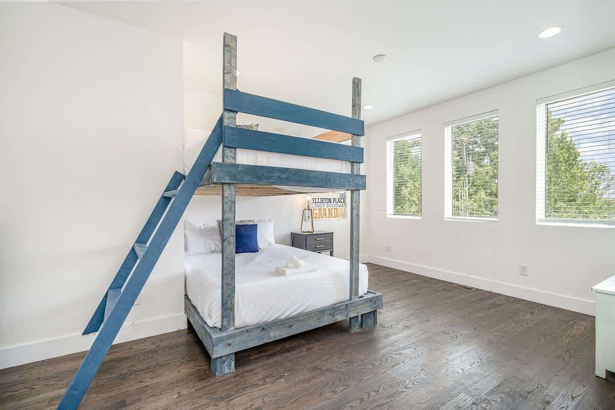 4 bedrooms, iron/ironing board, travel cot, free WiFi