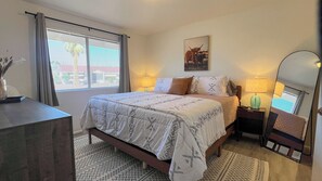 3 bedrooms, desk, iron/ironing board, free WiFi