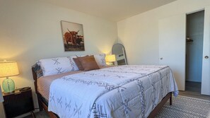 3 bedrooms, desk, iron/ironing board, free WiFi