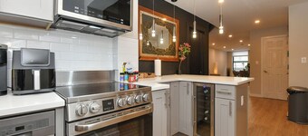 Elegant SoHo 5BR Duplex – Upscale, Central & Spacious