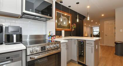Elegant SoHo 5BR Duplex – Upscale, Central & Spacious