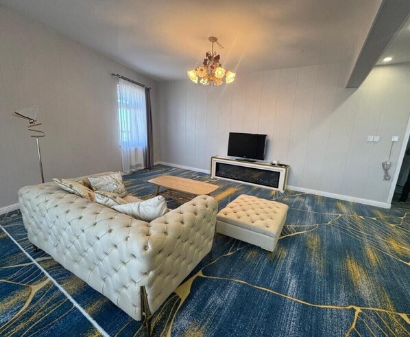 Deluxe Apartment | Living area